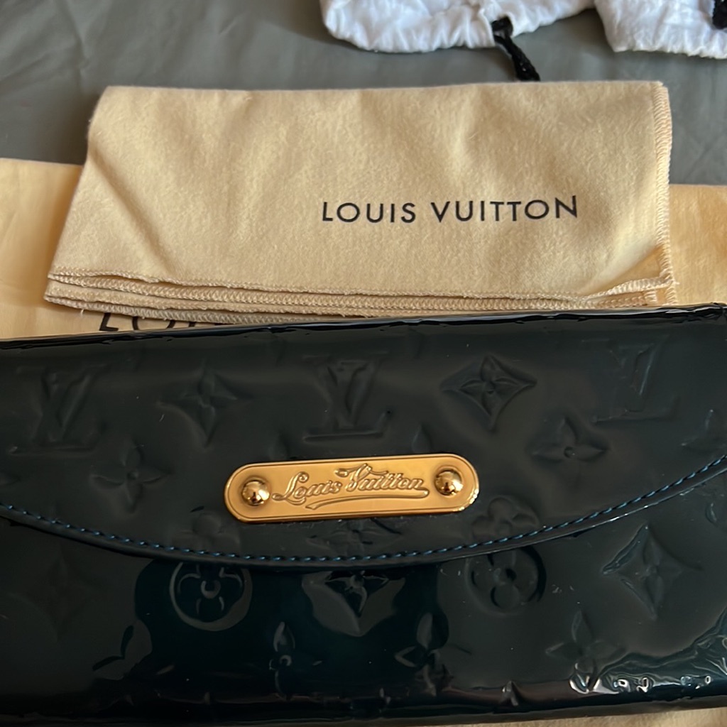 Lv Authenic